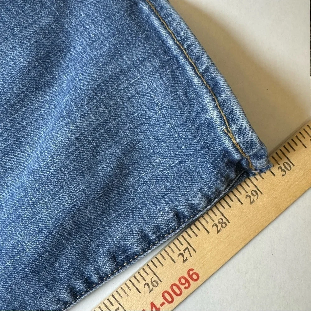 Lucky Brand 223 Straight 33/32 Jeans